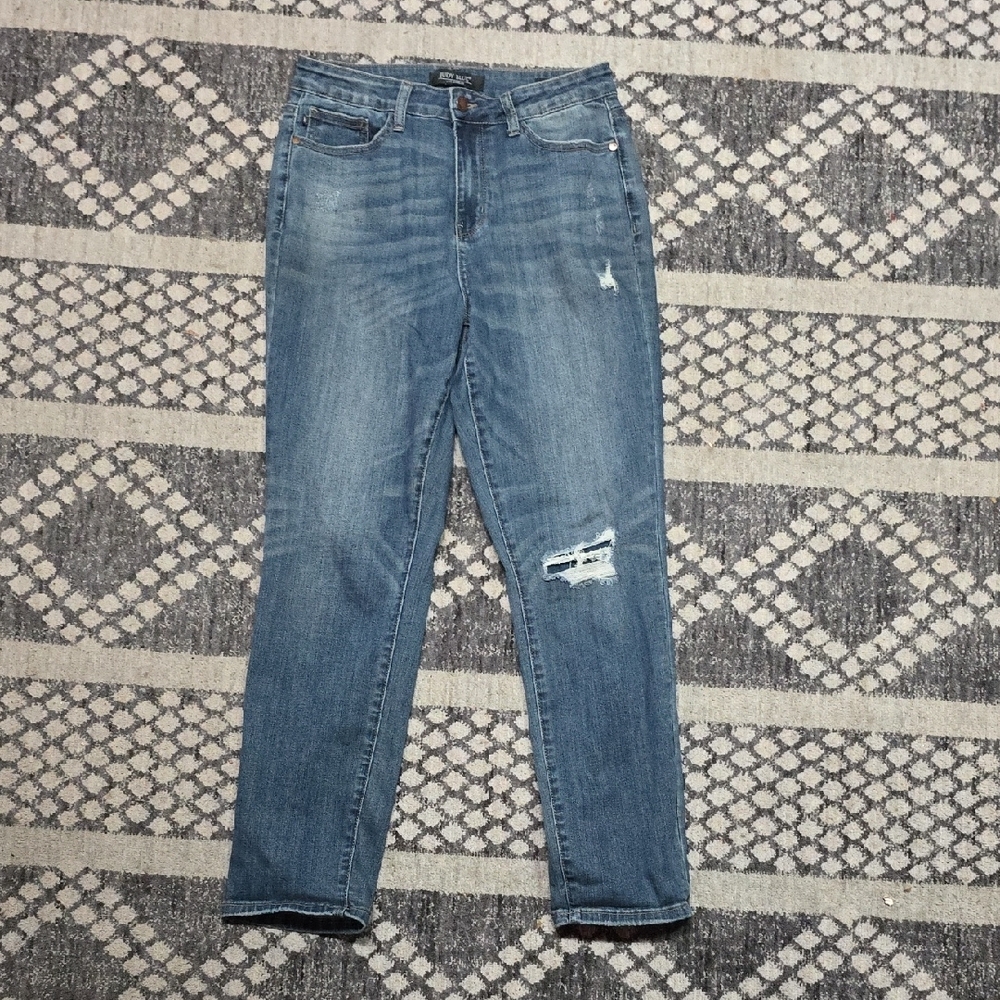 Judy Blue Boyfriend Fit Jeans with Distressed Details